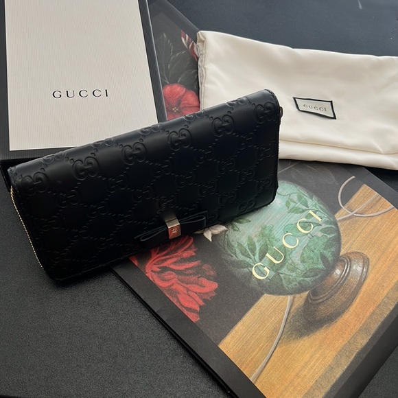 Authentic Gucci GG Guccissima Bow Zip Wallet - Picture 4 of 17